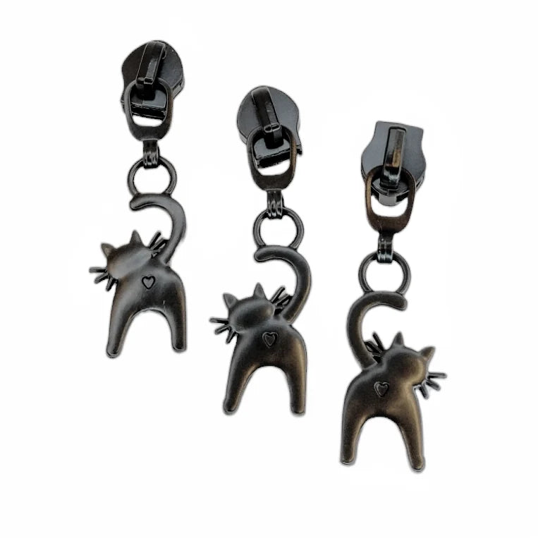 Zoe’s Poot Black Heart #5 Zipper Pulls (Set of 2) | Atelier Fiber Arts